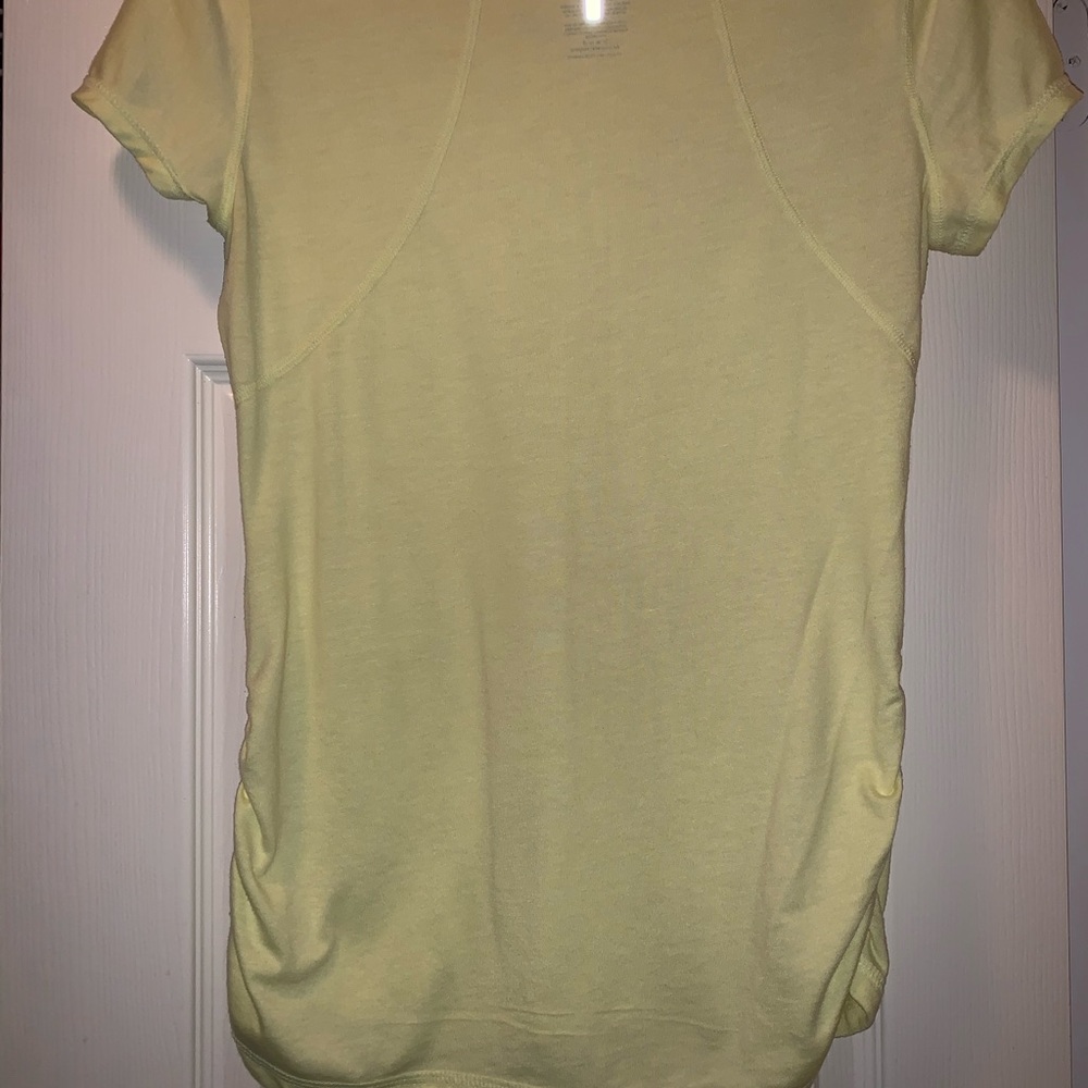Workout top - Picture 2 of 3